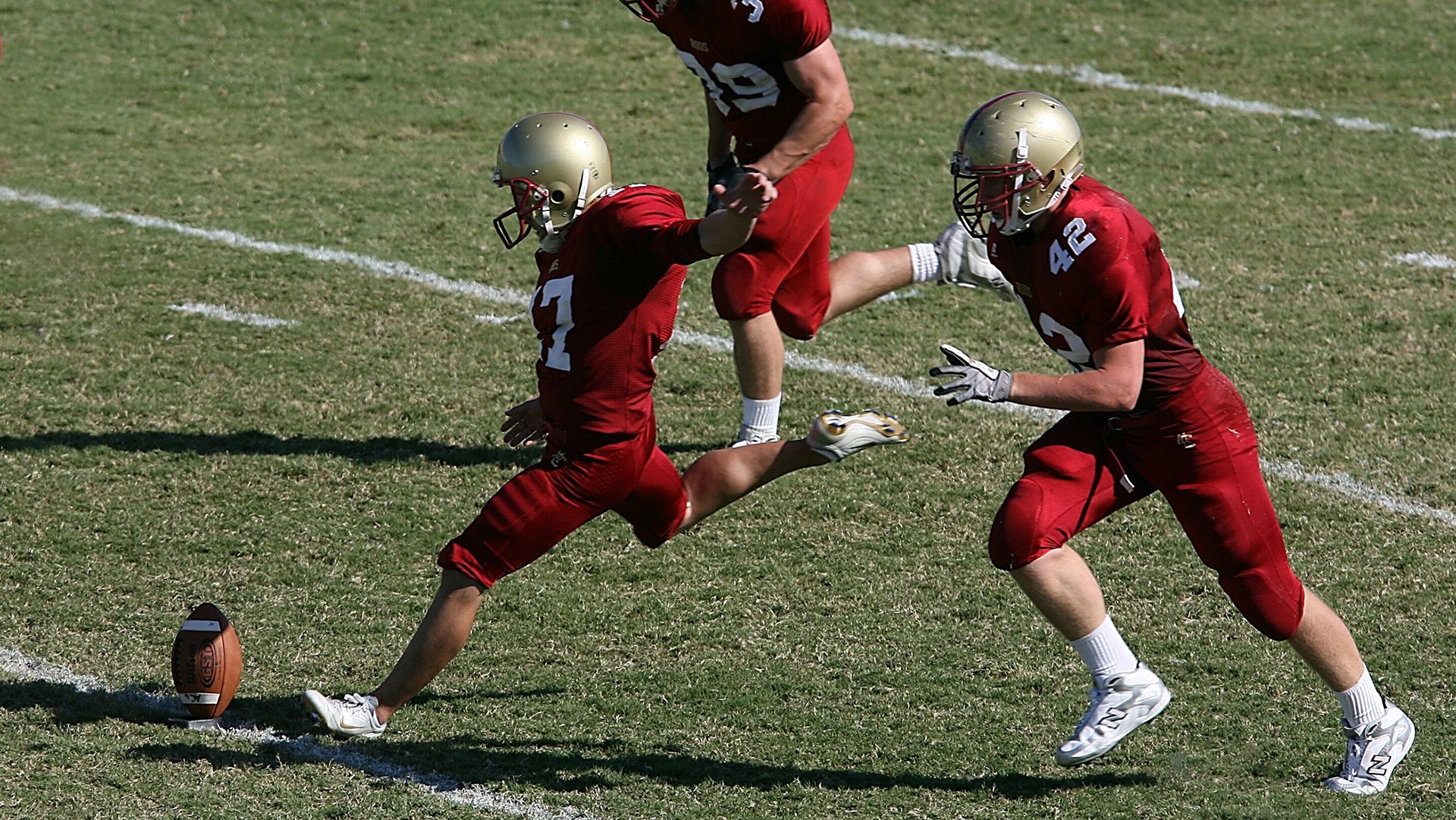 kaiyun-埃克塞特城反击节奏凌厉，圣詹姆斯公园力求突破，埃克塞特商场
